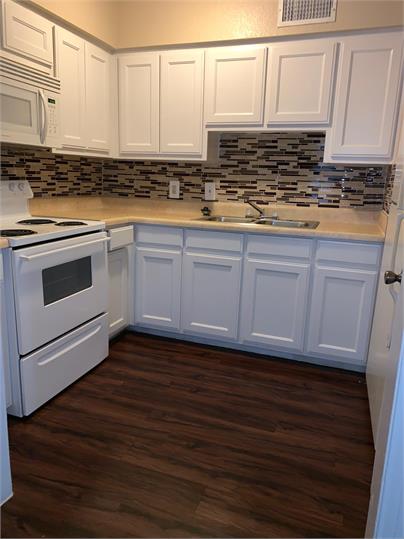 6760 Calmont Avenue - 204